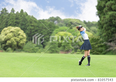 享受高爾夫的女人 81057543