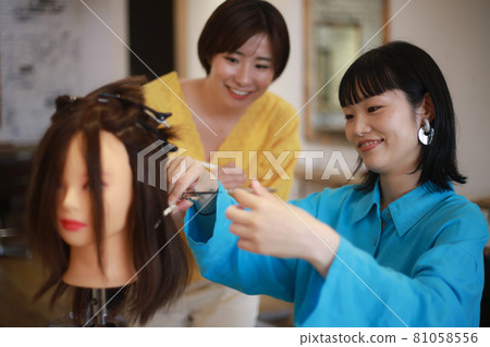 Hairdresser's training image Hairdresser's training image 81058556