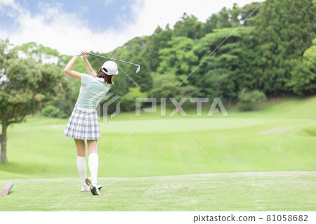 Women enjoying golf Tea ground 81058682