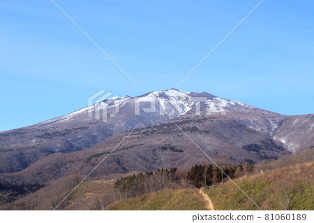 從宮城縣多多郡七日宿町山的南側看到的雪“伏波山” 從宮城縣多多郡七日宿町山的南側看到的雪“伏波山” 81060189
