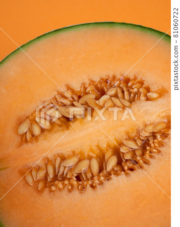 Cut red meat melon 81060722