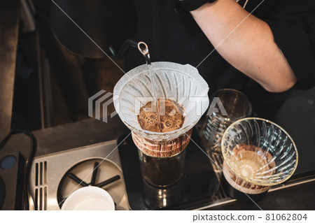 barista dripping coffee and slow coffee bar style barista dripping coffee and slow coffee bar style 81062804
