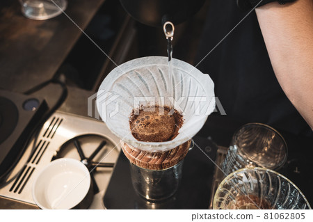 barista dripping coffee and slow coffee bar style barista dripping coffee and slow coffee bar style 81062805