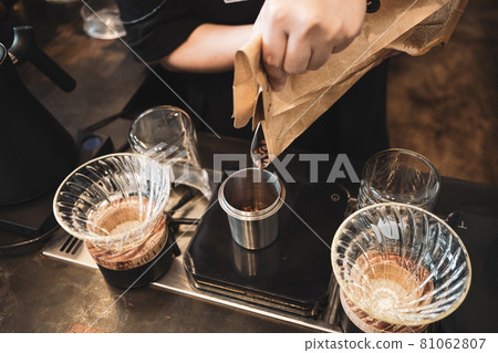 barista dripping coffee and slow coffee bar style 81062807