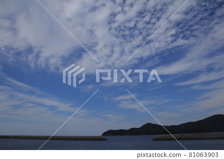 Sanki Bay on the Sadamisaki Peninsula, Ikata Town, Ehime Prefecture 81063903