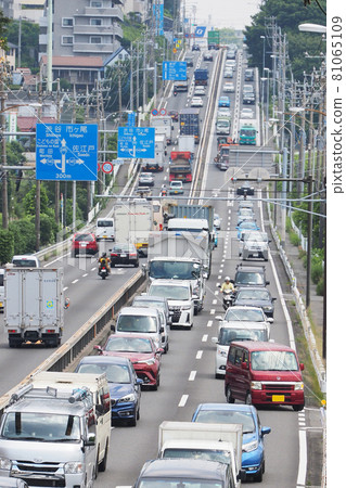 Congestion on national roads Congestion on national roads 81065109