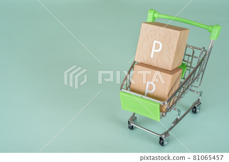 Earn points by shopping | Shopping cart and building blocks with "P" written on them Earn points by shopping | Shopping cart and building blocks with "P" written on them 81065457