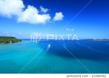 從瀨底橋看沖繩瀨底島的美麗大海 從瀨底橋看沖繩瀨底島的美麗大海 81066882
