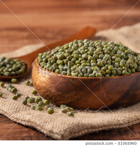 Mung bean mung bean green raw りょくとう green bean 81068960