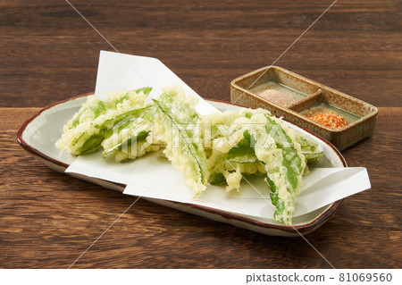 Square bean tempura (Urizun) on a white background 81069560