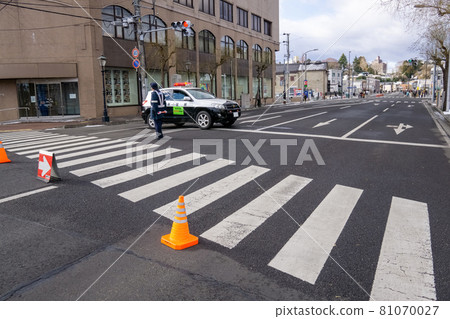 Traffic regulation, closed police car 81070027