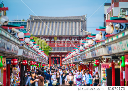 Tokyo cityscape of Japan The largest number of people in Tokyo, 4,200. The largest number of people in Japan is 15,813. Sensoji Temple is crowded ... = August 11th 81070173