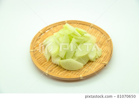 在漏勺上切玩具 mogara 81070650