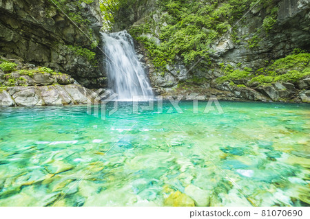 Yazawa Falls 81070690