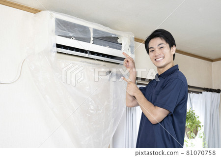 House cleaning workers who appeal for cleanliness after cleaning the air conditioner House cleaning workers who appeal for cleanliness after cleaning the air conditioner 81070758