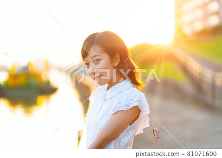 日落和女士們 81071600