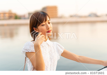 日落和女士們 81071601