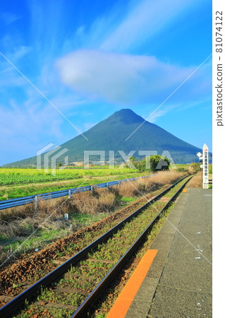 [Kagoshima Prefecture] Kaimondake and the southernmost station in Japan (Nishi-Oyama Station) 81074122