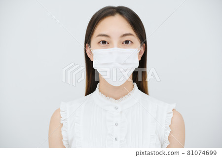 Young woman wearing a mask 81074699