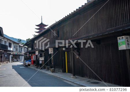View of the five-storied pagoda from Machiya Street <Miyajima, Hiroshima Prefecture / August> View of the five-storied pagoda from Machiya Street <Miyajima, Hiroshima Prefecture / August> 81077296