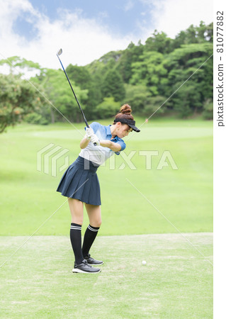 喜歡高爾夫短場的女性 81077882
