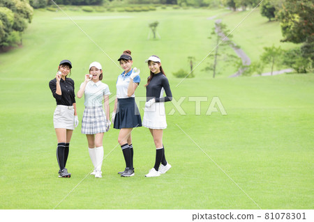 享受高爾夫的女人 享受高爾夫的女人 81078301