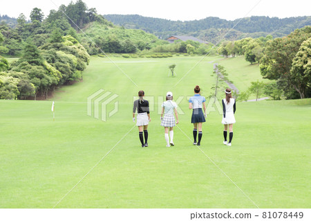 A woman enjoying golf A woman enjoying golf 81078449