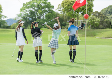 A woman enjoying golf A woman enjoying golf 81078450