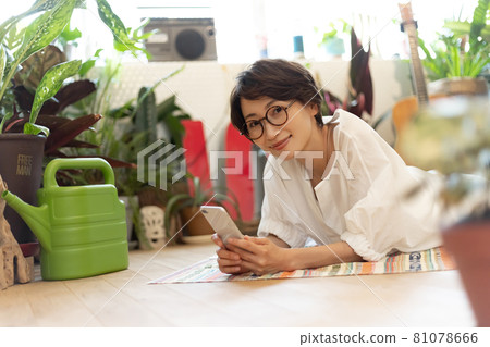 A woman operating a smartphone 81078666