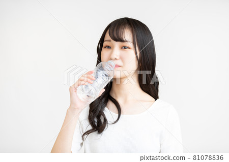 做牙科護理的少女 做牙科護理的少女 81078836