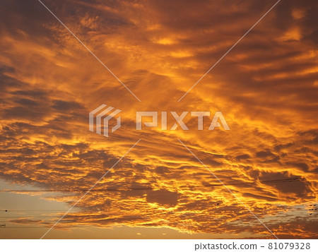 Burning clouds at sunset Burning clouds at sunset 81079328