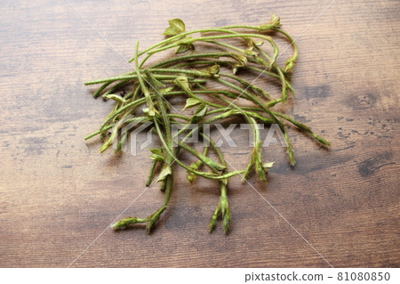 Soft and delicious kudzu buds 81080850