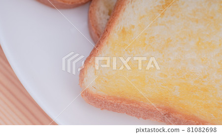Bread_Bread_Toast_Butter_Meal_Breakfast_Plenty of Butter_Health_Diet_Healthy 81082698