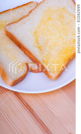Bread_Bread_Toast_Butter_Meal_Breakfast_Plenty of Butter_Health_Diet_Healthy 81082699