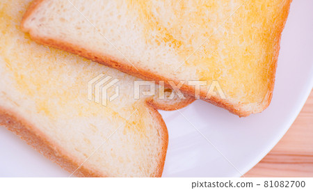 Bread_Bread_Toast_Butter_Meal_Breakfast_Plenty of Butter_Health_Diet_Healthy 81082700