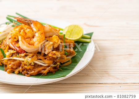 Pad Thai - stir-fried rice noodles Pad Thai - stir-fried rice noodles 81082759