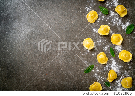 Traditional Italian ravioli pasta Traditional Italian ravioli pasta 81082900