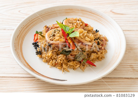 Basil and Spicy Herb Fried Rice with Squid or Octopus 81083129