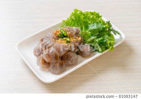 Steamed Tapioca Dumplings with Pork 81083147