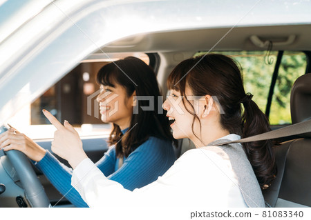 一個女人開車 一個女人開車 81083340