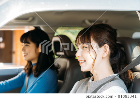 一個女人開車 81083341