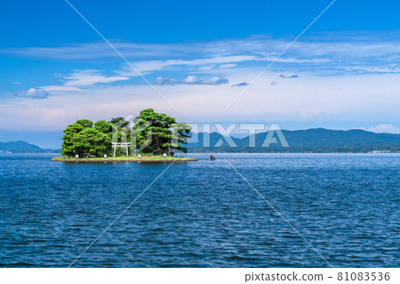 《Shimane Prefecture》 Summer Lake Shinji, Yomega Island 《Shimane Prefecture》 Summer Lake Shinji, Yomega Island 81083536