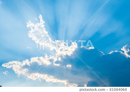 Summer cloud light beam image 81084068
