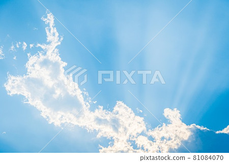 Summer cloud light beam image Summer cloud light beam image 81084070