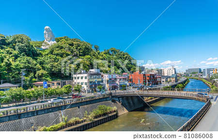 從大船站前眺望大船觀音等日本鎌倉市容 從大船站前眺望大船觀音等日本鎌倉市容 81086008