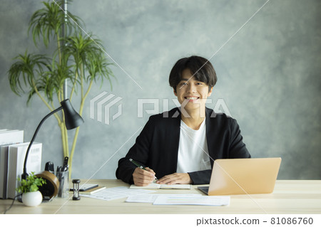 Male personal computer 81086760