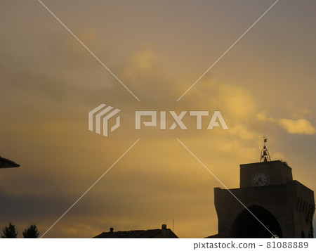Sunset hill Sunset hill 81088889
