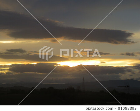Sunset hill 81088892