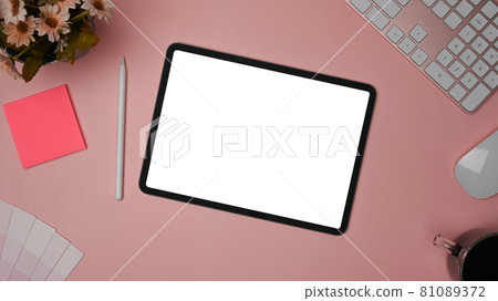 Top view mock up digital tablet, stylus pen and sticky note on pink background. Top view mock up digital tablet, stylus pen and sticky note on pink background. 81089372
