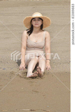 Taking a portrait of a woman in a mini one-piece in a straw hat on the coast of Esashi-cho, Hokkaido in midsummer Taking a portrait of a woman in a mini one-piece in a straw hat on the coast of Esashi-cho, Hokkaido in midsummer 81089883